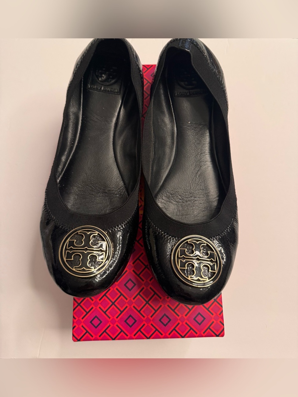 Tory Burch Caroline Naplak elastic Black Patent Logo Medallion Ballet Flats - Picture 5 of 11